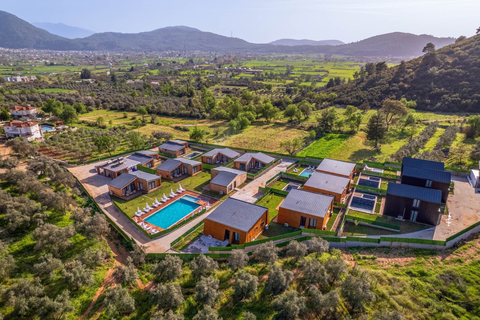 Fethiye’de Modern Tasarımlı Özel Havuzlu Satılık Tatilköy